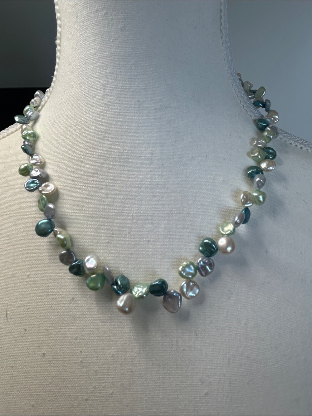 Like New Honora Peacock Blue & Grey Floating Pearl Illusion Necklace